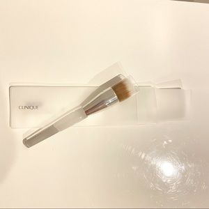 Clinique Foundation Buff Brush
